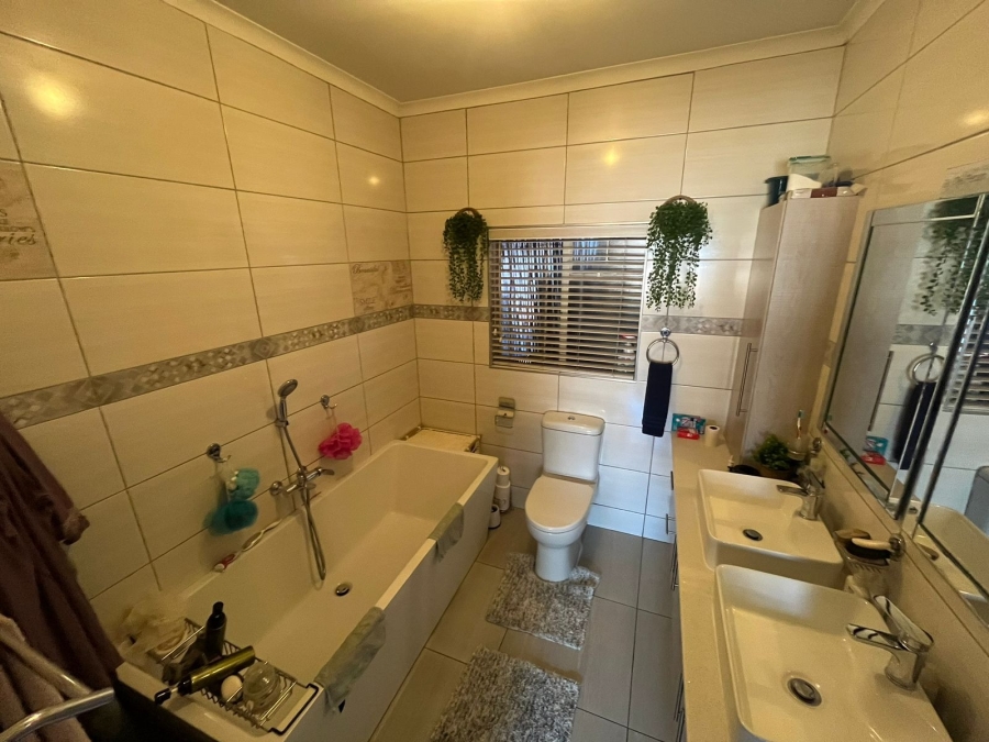 4 Bedroom Property for Sale in Protea Park North West